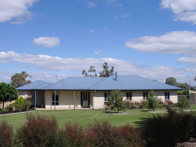 64 Murrays Road, Benalla VIC 3672