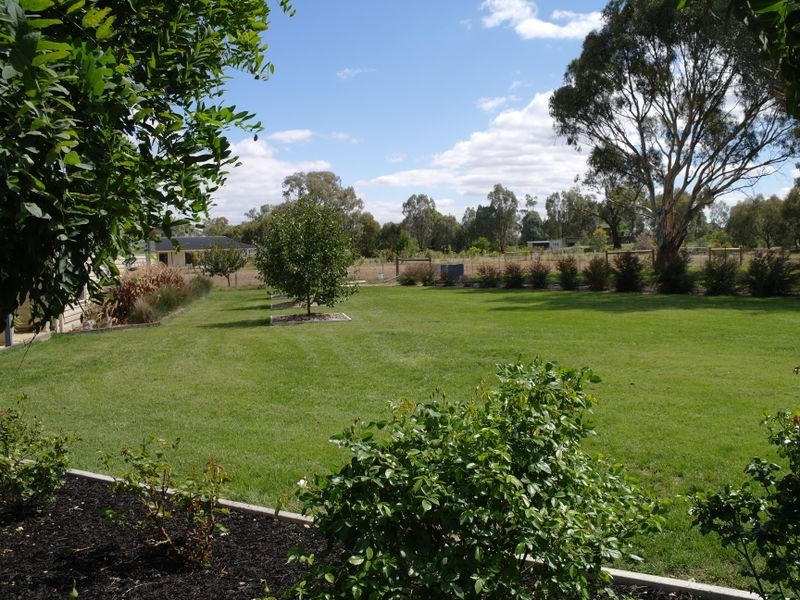 64 Murrays Road, Benalla VIC 3672