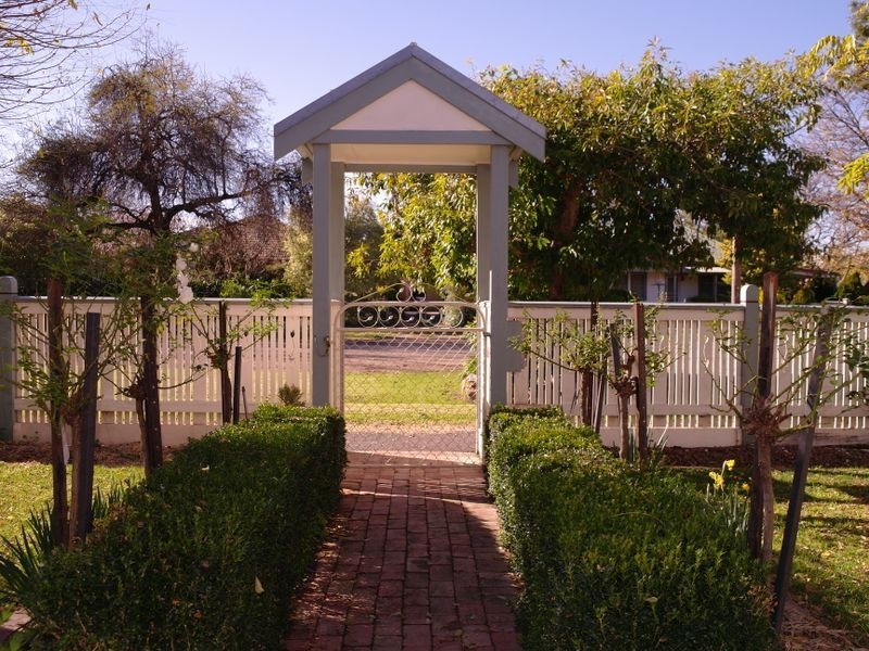 30 Goomalibee Street, Benalla VIC 3672