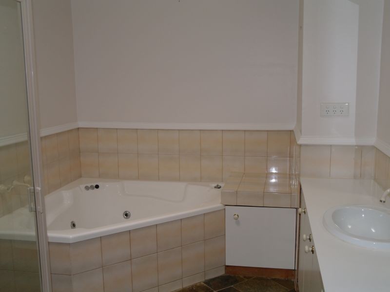 30 Goomalibee Street, Benalla VIC 3672