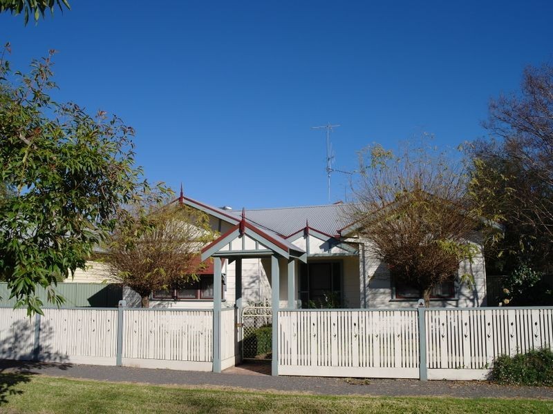 30 Goomalibee Street, Benalla VIC 3672