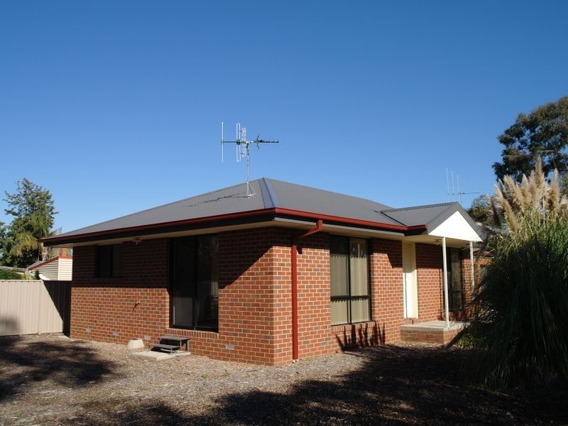 1 & 2 – 1 Arundel Street, Benalla VIC 3672