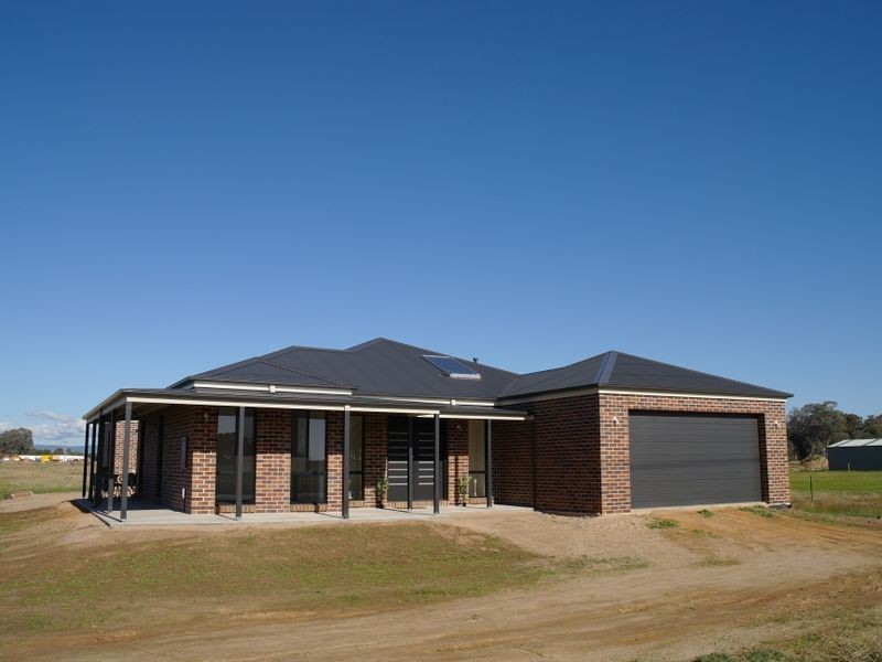 86 Racecourse Road, Benalla VIC 3672