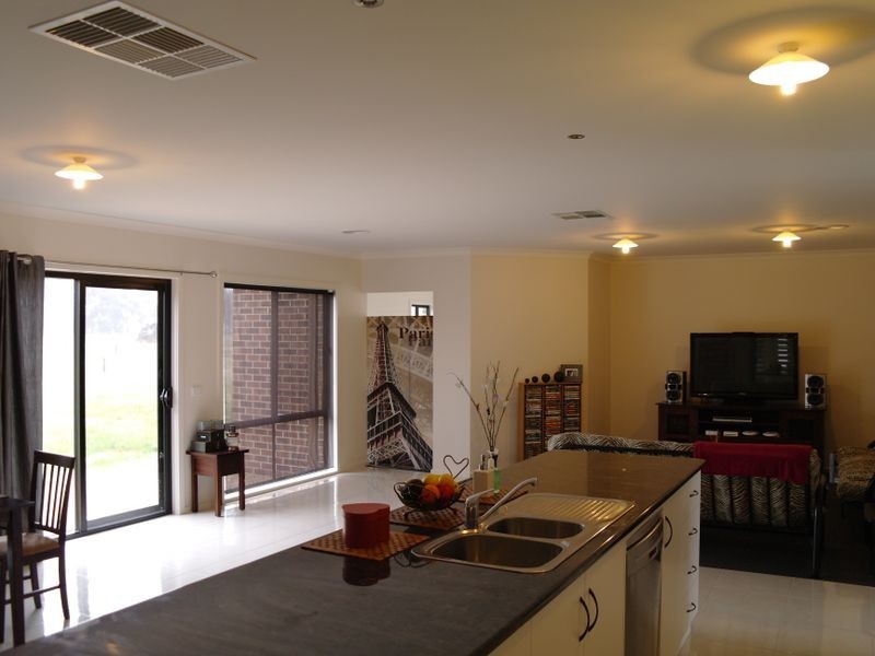 86 Racecourse Road, Benalla VIC 3672