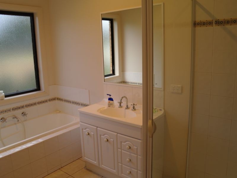 11 Robinson Court, Benalla VIC 3672