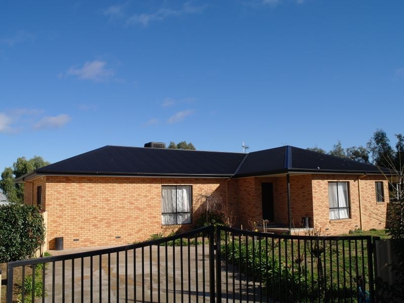 11 Robinson Court, Benalla VIC 3672