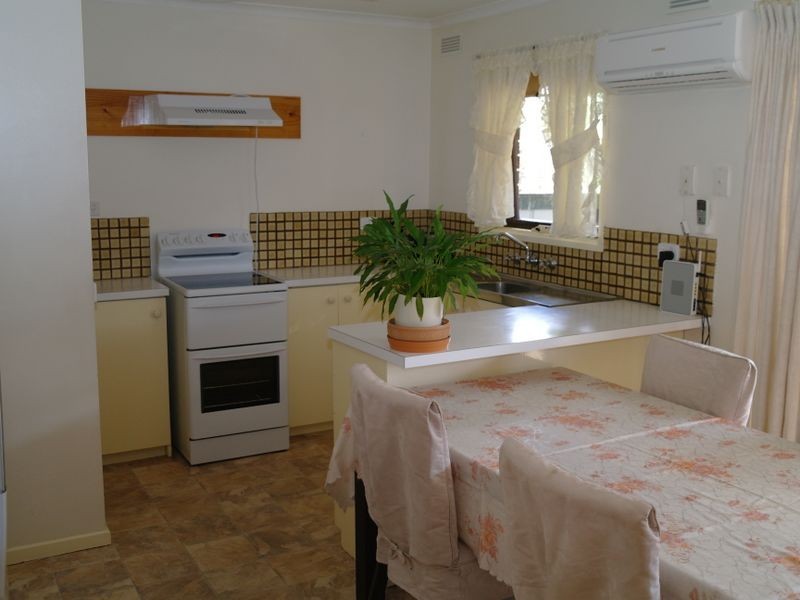 11 Oak Avenue, Benalla VIC 3672