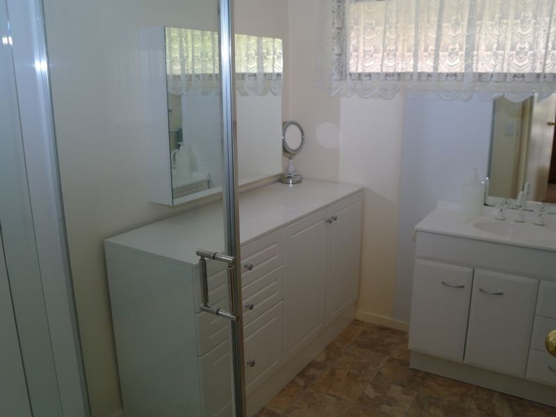 11 Oak Avenue, Benalla VIC 3672