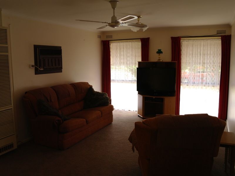 11 Oak Avenue, Benalla VIC 3672