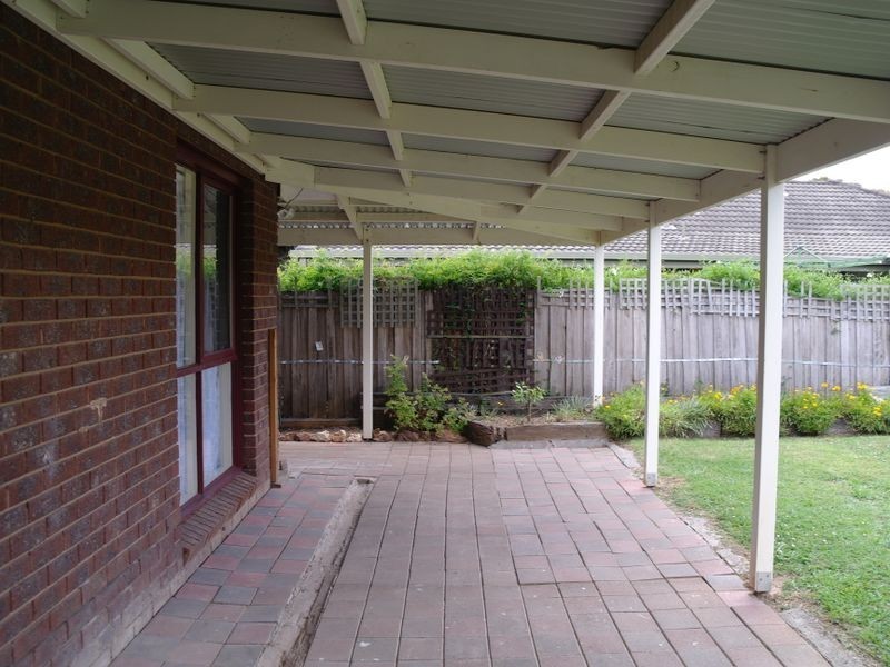 11 Oak Avenue, Benalla VIC 3672