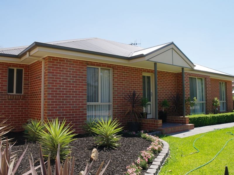 24 Deas Street, Benalla VIC 3672