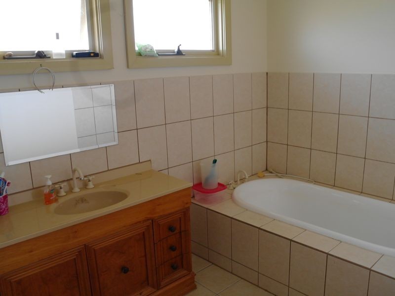 15 Georgesay Court, Benalla VIC 3672