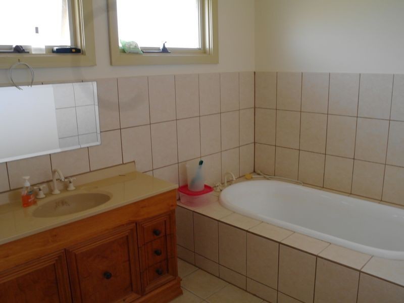 15 Georgesay Court, Benalla VIC 3672