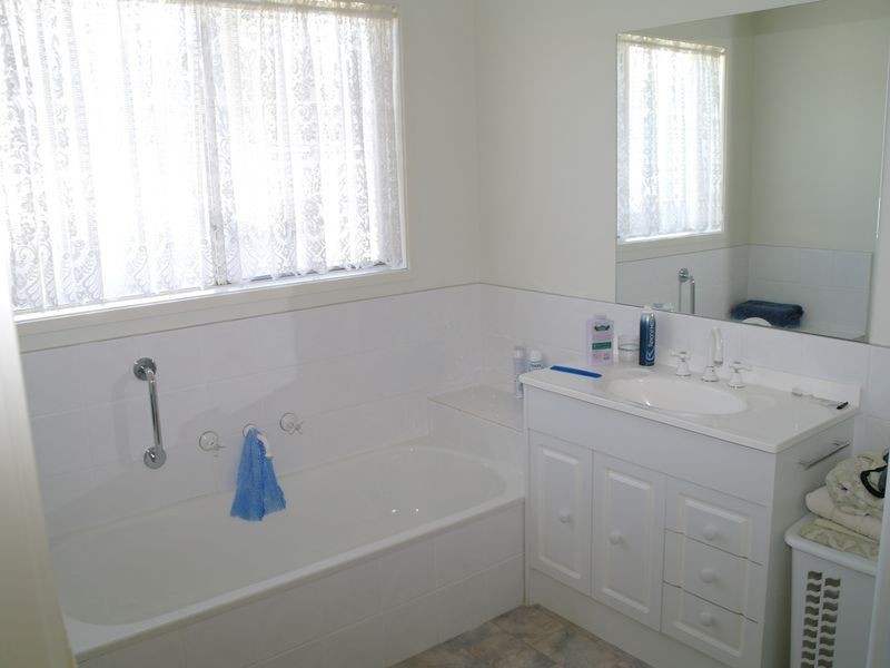 7 George Say Court, Benalla VIC 3672