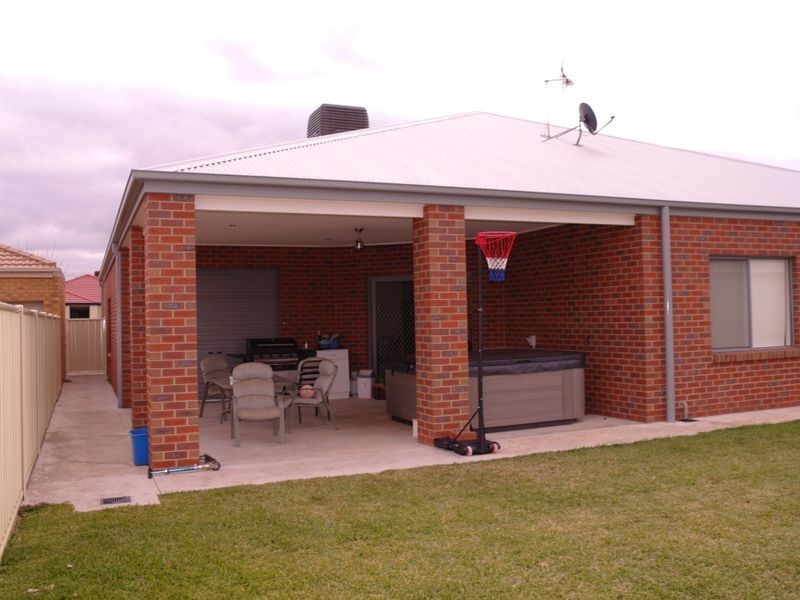 15 Moran Street, Benalla VIC 3672