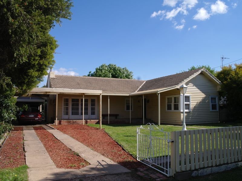 12 Meadows Avenue, Benalla VIC 3672