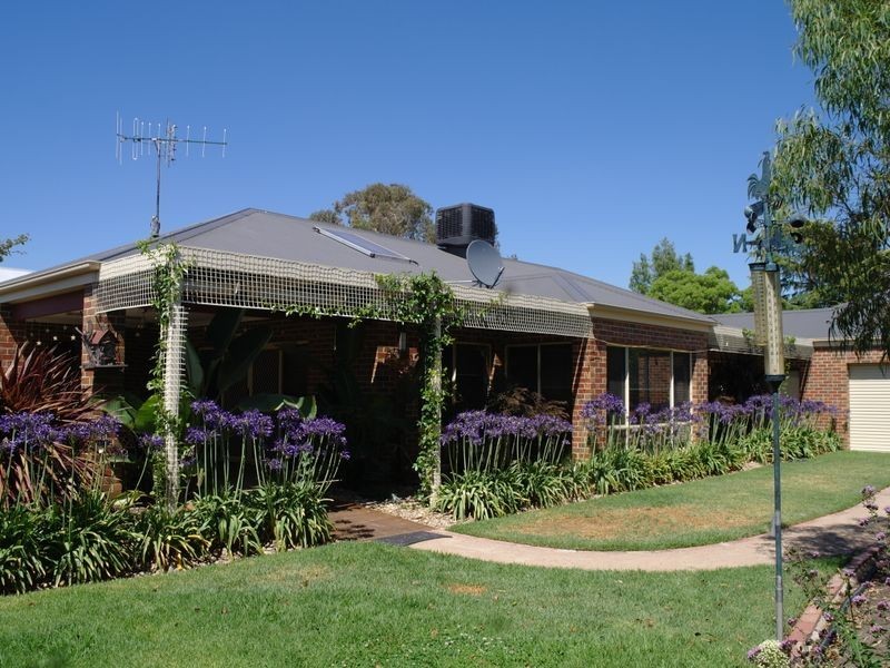 19 Olivers Road, Benalla VIC 3672