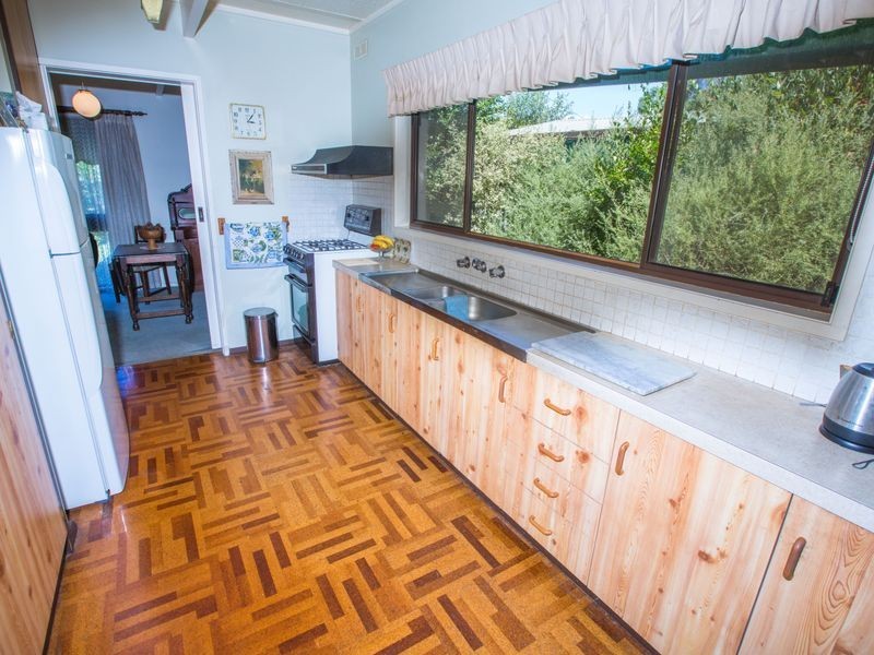 64 Monds Ave, Benalla VIC 3672