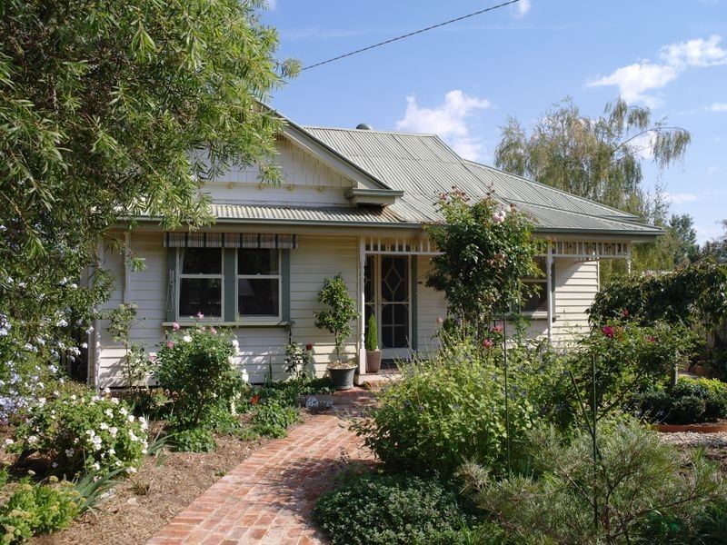 54 Charles Street, Benalla VIC 3672