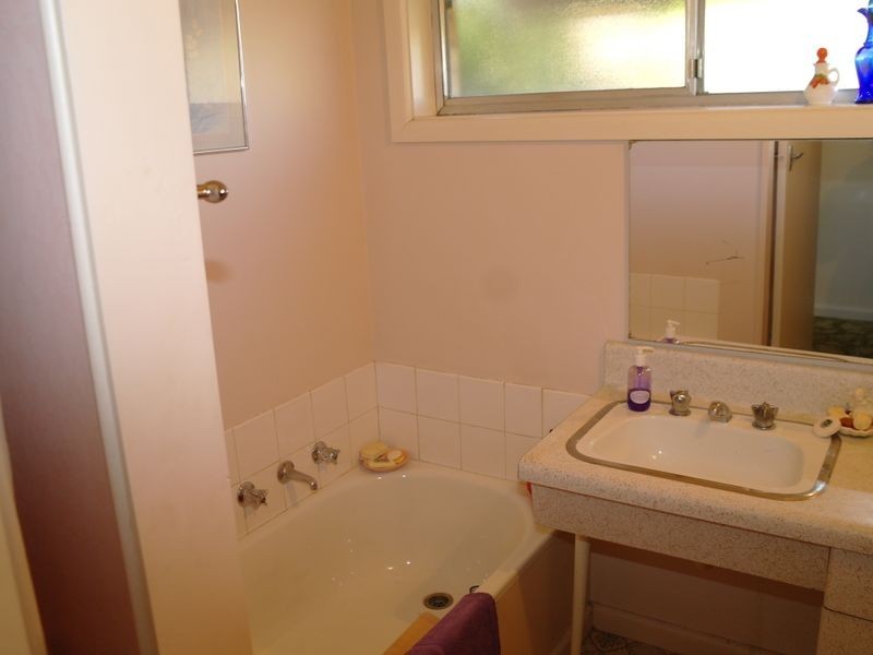 5 Munro Avenue, Benalla VIC 3672