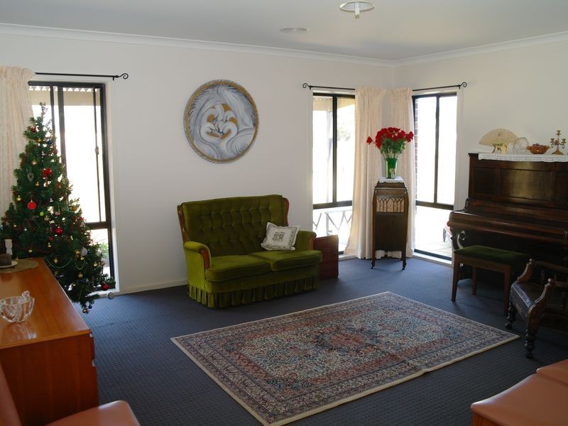 86 Racecourse Road, Benalla VIC 3672