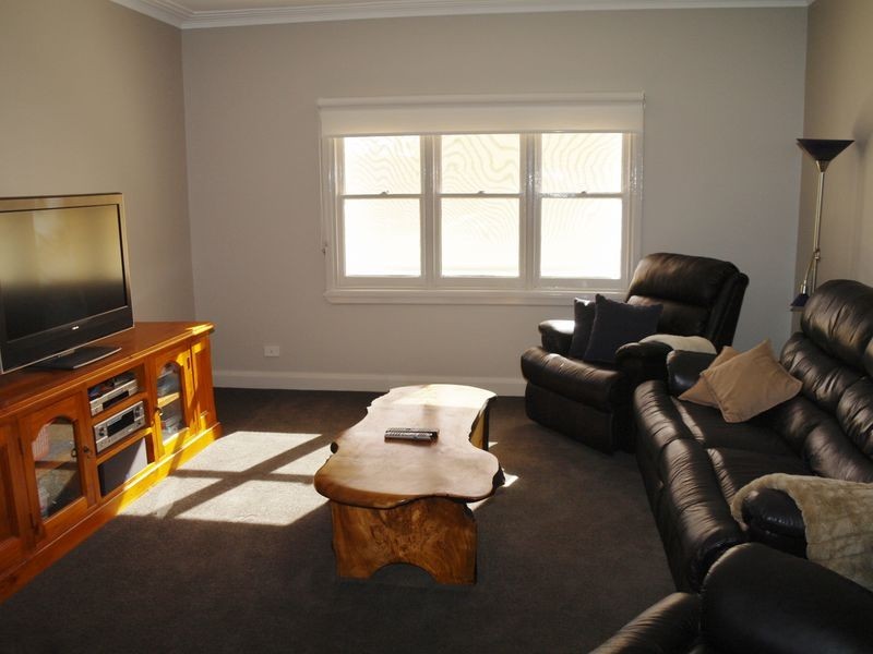 9 Tomkins Parade, Benalla VIC 3672