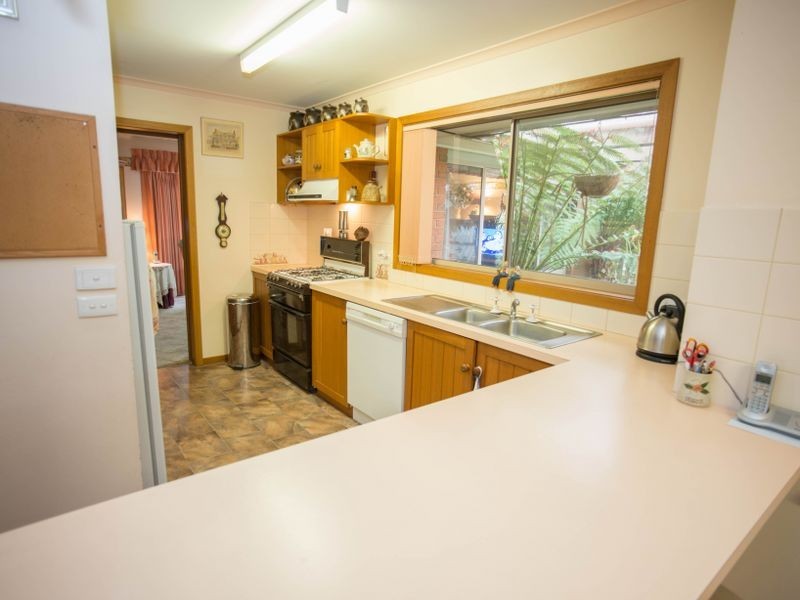 4 Diplomat Crt, Benalla VIC 3672