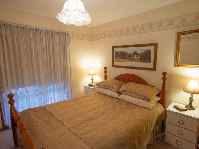 4 Diplomat Crt, Benalla VIC 3672