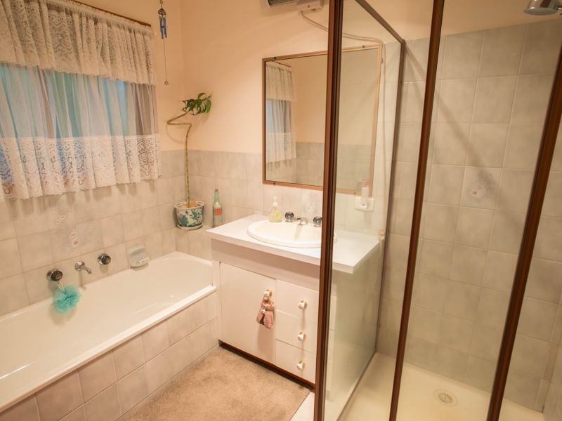 4 Diplomat Crt, Benalla VIC 3672