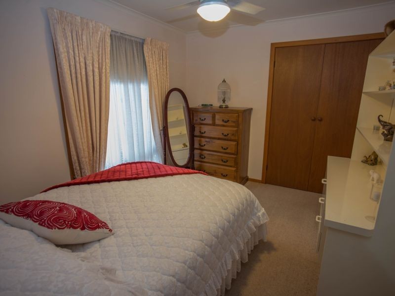 4 Diplomat Crt, Benalla VIC 3672