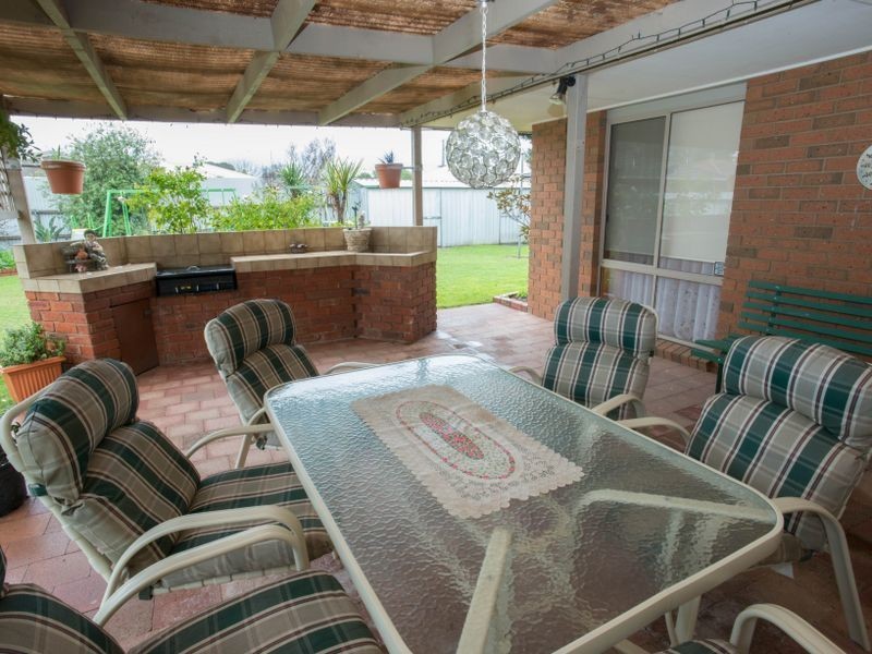 4 Diplomat Crt, Benalla VIC 3672