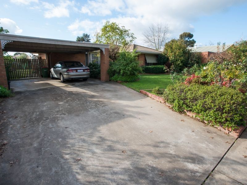 4 Diplomat Crt, Benalla VIC 3672