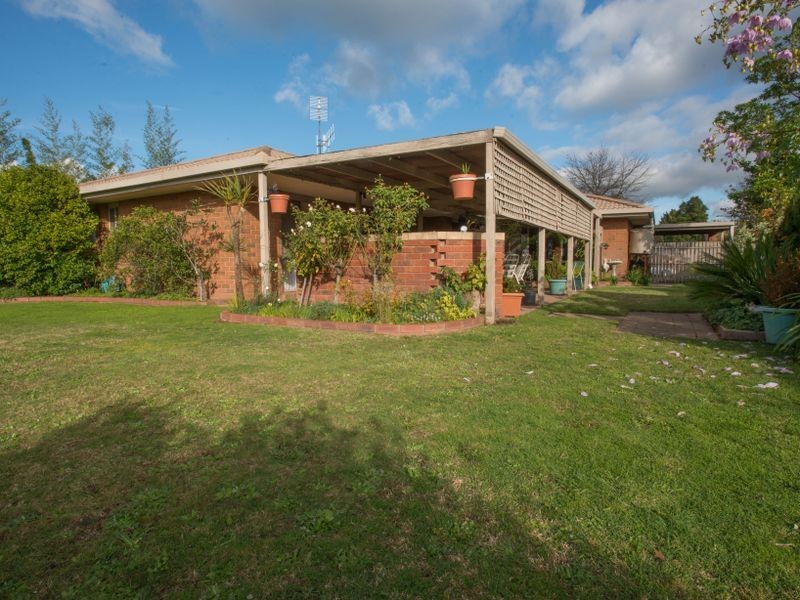 4 Diplomat Crt, Benalla VIC 3672