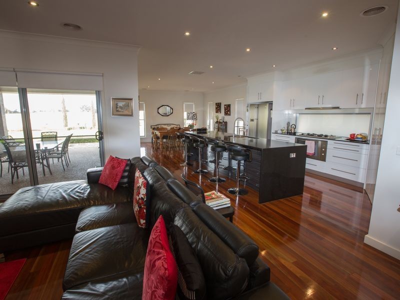 10 Amber Avenue, Benalla VIC 3672