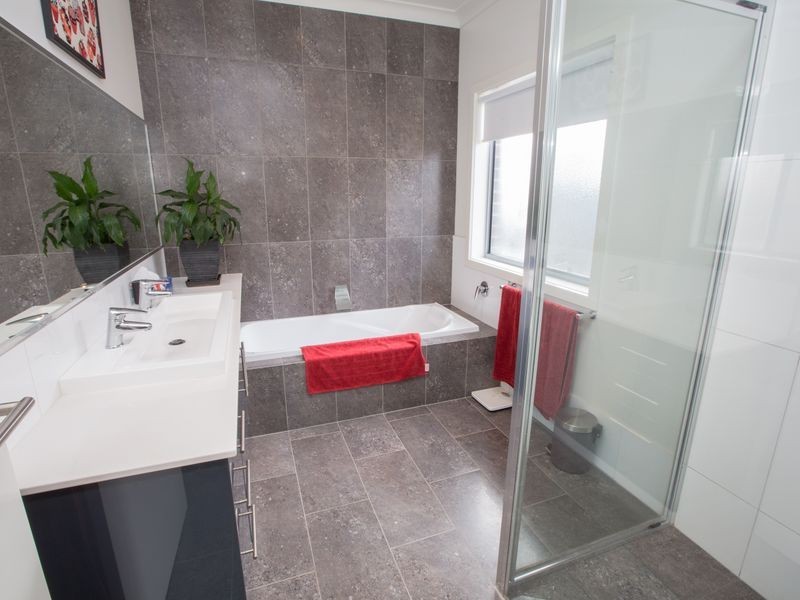 10 Amber Avenue, Benalla VIC 3672