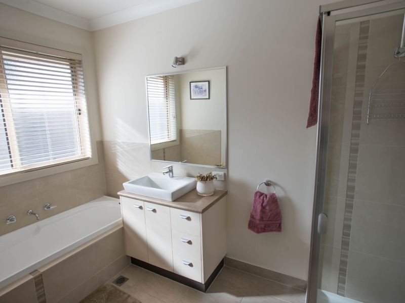 67 Oliver Road, Benalla VIC 3672