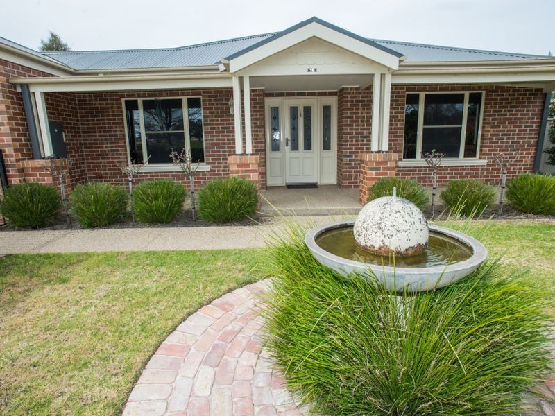 19 Olivers Road, Benalla VIC 3672