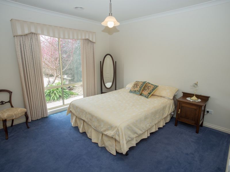 19 Olivers Road, Benalla VIC 3672