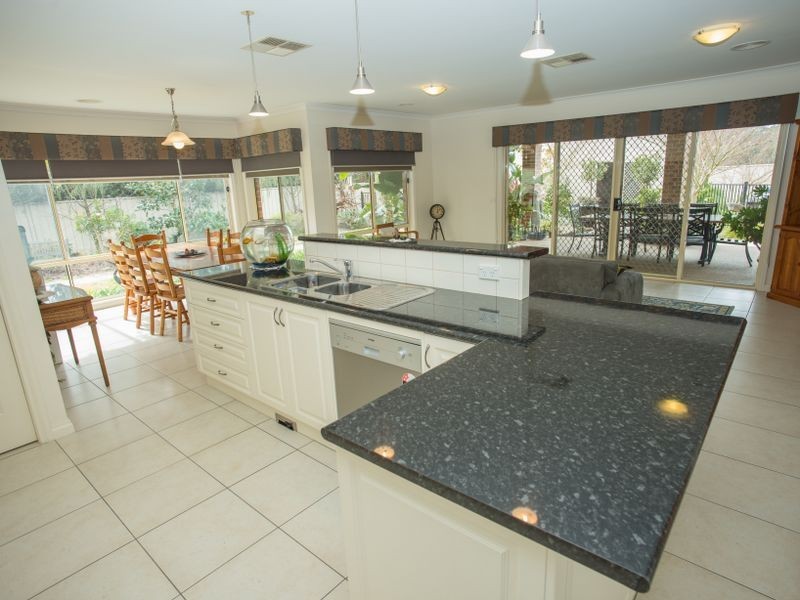 19 Olivers Road, Benalla VIC 3672