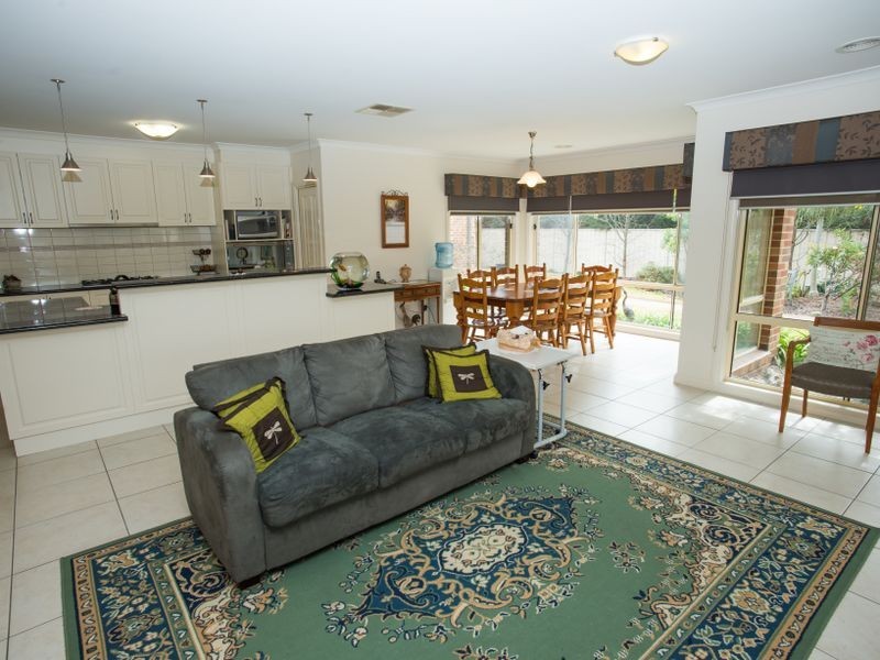 19 Olivers Road, Benalla VIC 3672