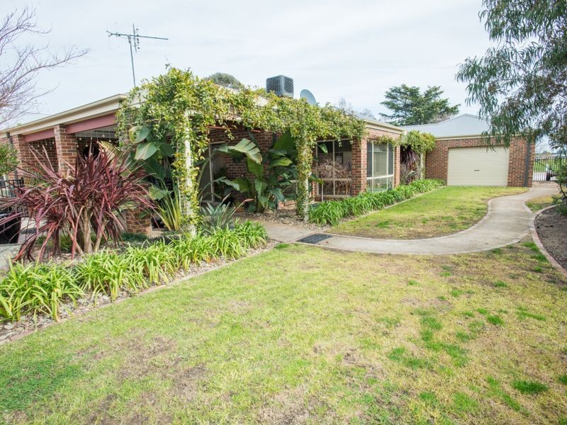 19 Olivers Road, Benalla VIC 3672