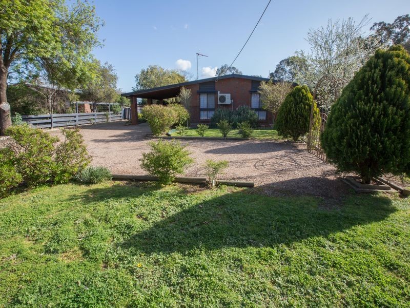 93 Halls Road, Goorambat VIC 3725