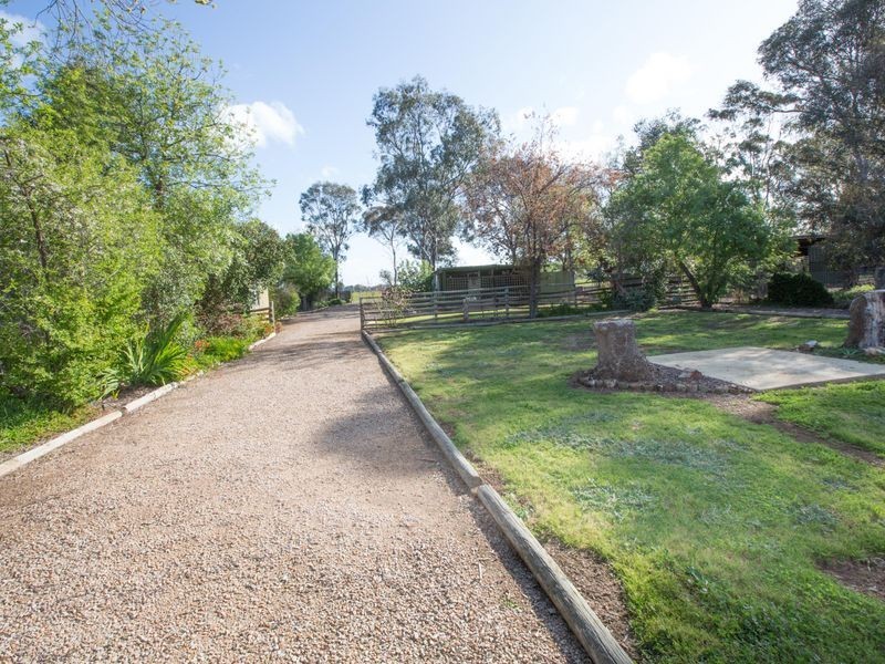 93 Halls Road, Goorambat VIC 3725