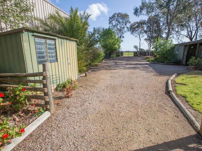93 Halls Road, Goorambat VIC 3725