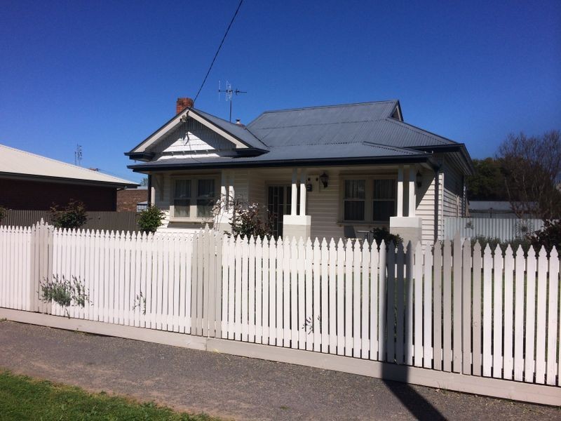 38 Goomalibee Street, Benalla VIC 3672