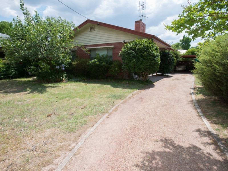 8 Neil Avenue, Benalla VIC 3672