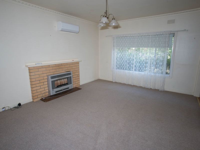 8 Neil Avenue, Benalla VIC 3672