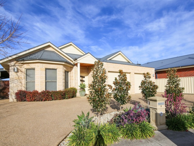 8 Sir Edward Drive, Benalla VIC 3672