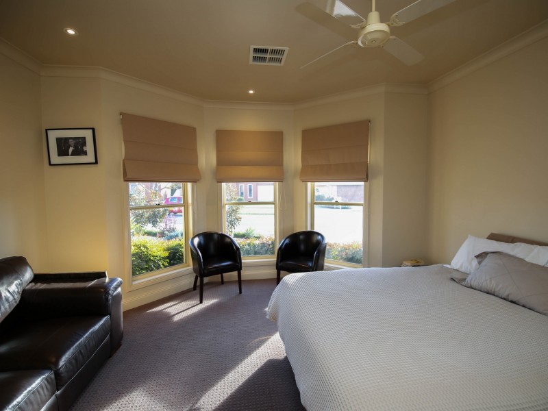 8 Sir Edward Drive, Benalla VIC 3672