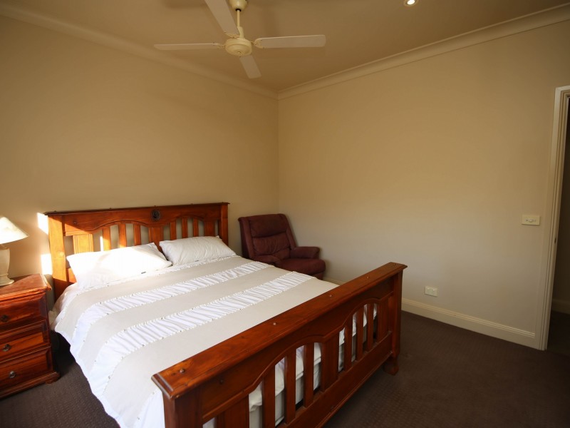 8 Sir Edward Drive, Benalla VIC 3672